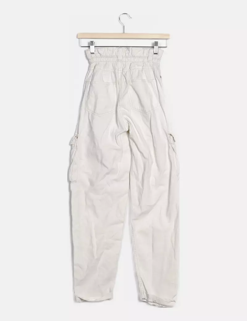 Bershka Pantalón cargo beige