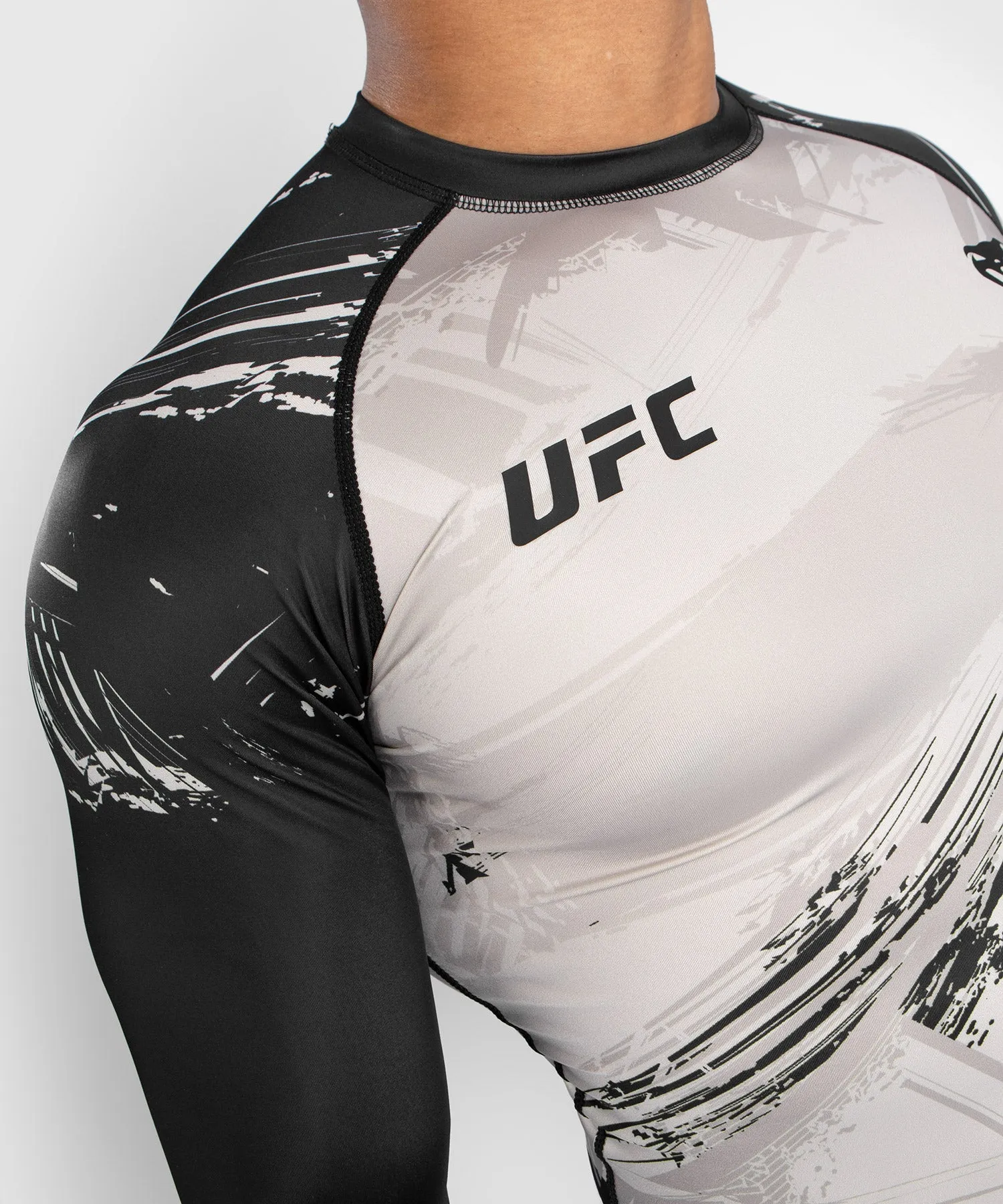 Camiseta de compresión UFC Venum Authentic Fight Week 2.0 - Manga larga - Arena/Negro