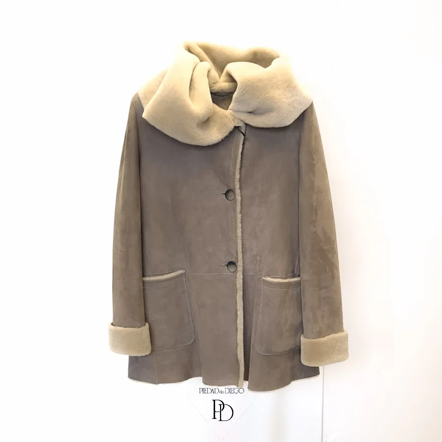 Chaquetón Doble Face con Capucha de Cordero – F11