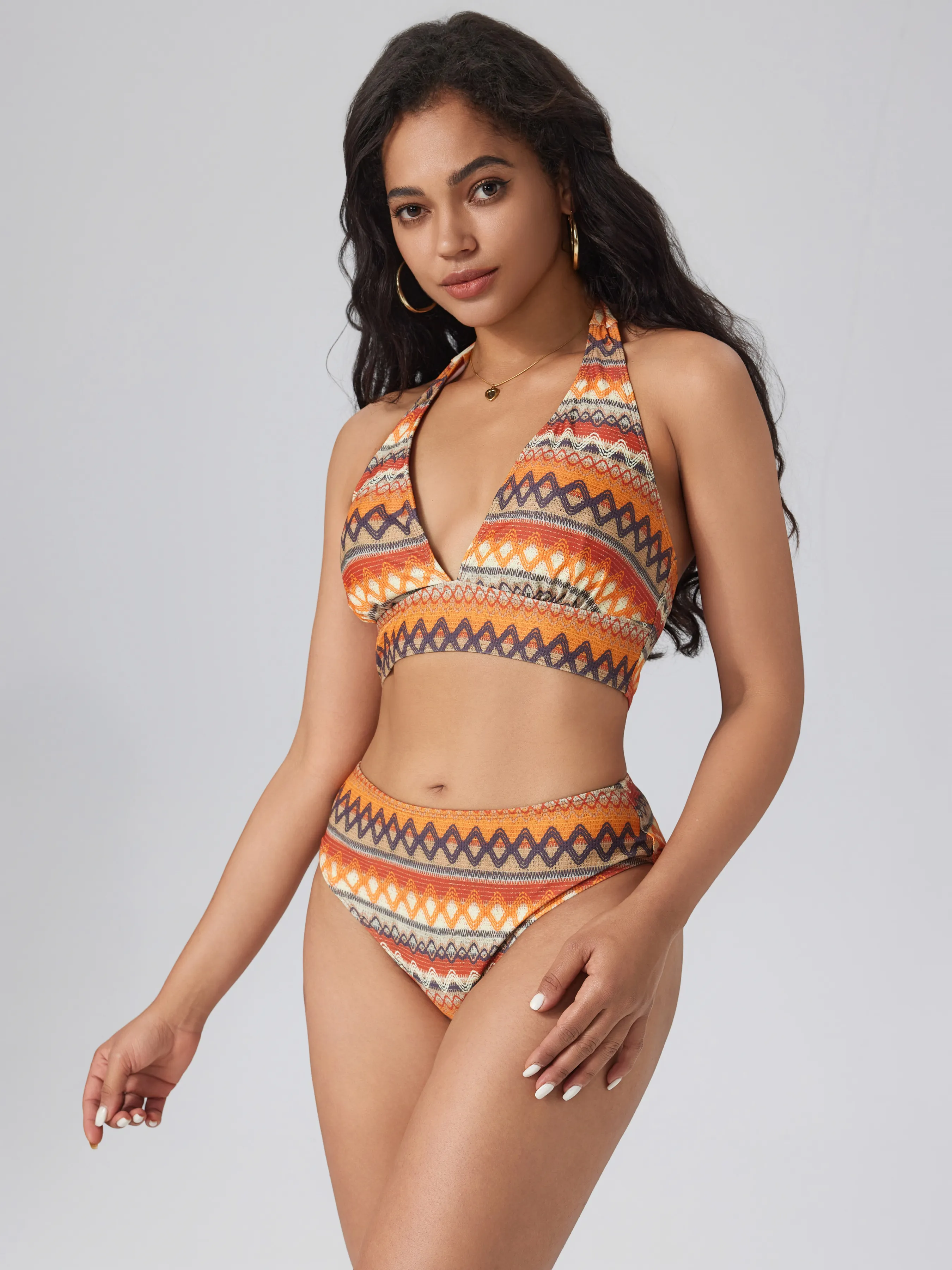 Conjunto de Bikini de Rayas Geométricas con Cuello Halter Vacaciones en Atardecer de Miami