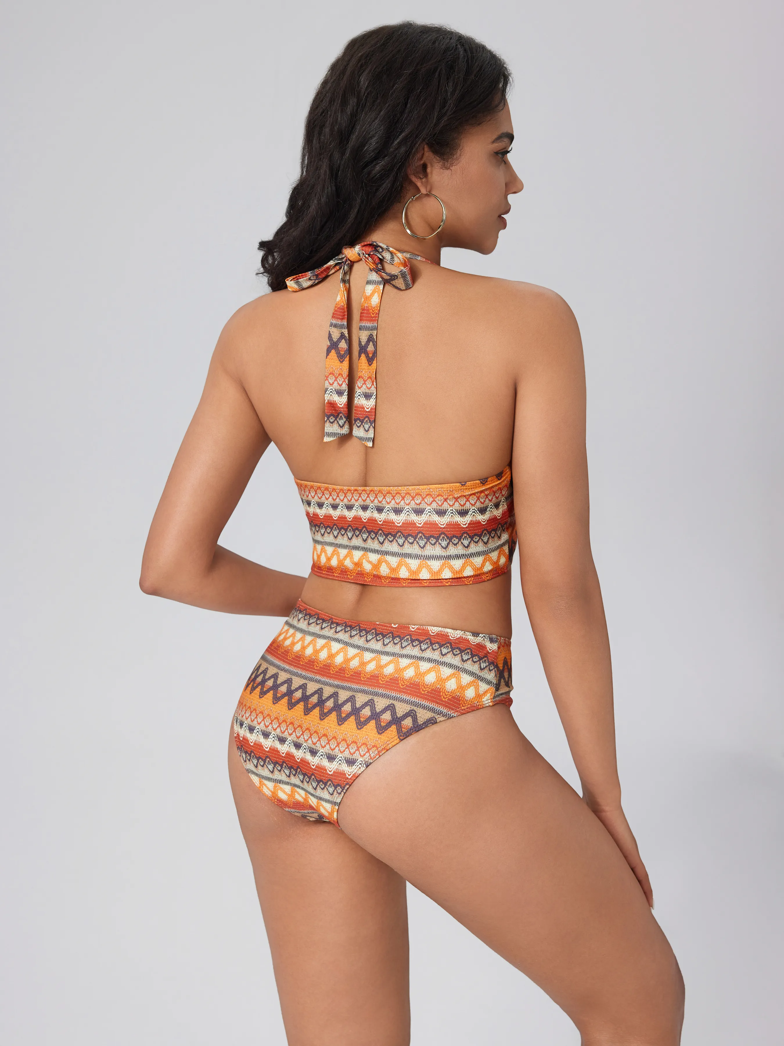 Conjunto de Bikini de Rayas Geométricas con Cuello Halter Vacaciones en Atardecer de Miami