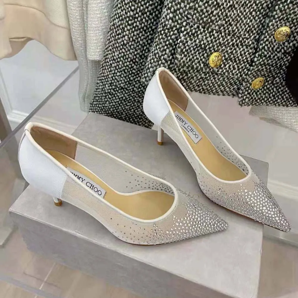 Jimmy Choo Mujeres Love 85 Zapatos de tacón con punta en punta de malla blanca con cristales degradados