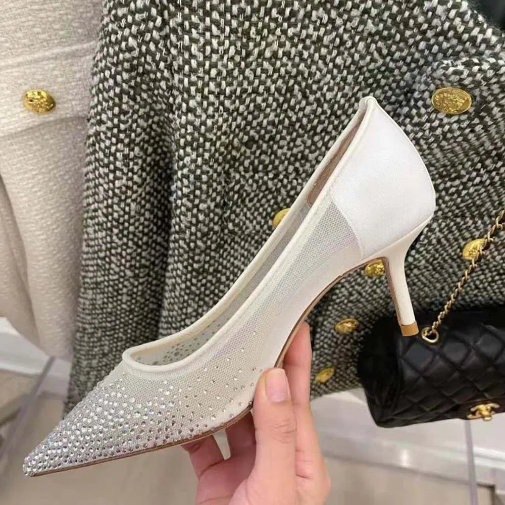 Jimmy Choo Mujeres Love 85 Zapatos de tacón con punta en punta de malla blanca con cristales degradados