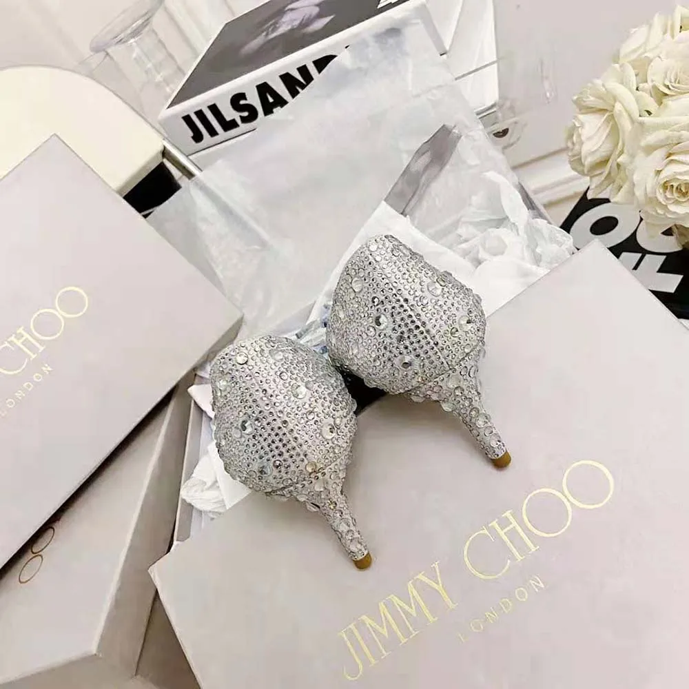 Jimmy Choo Zapatos de tacón con punta puntiaguda cubiertos de cristal Attila para mujer con altura de tacón de 50 mm