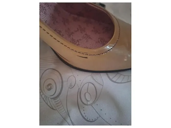 Miu Miu Zapatos de tacón Beige 