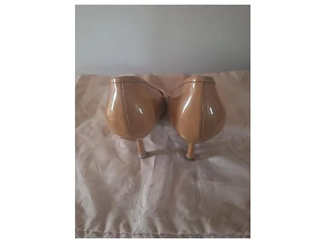 Miu Miu Zapatos de tacón Beige 