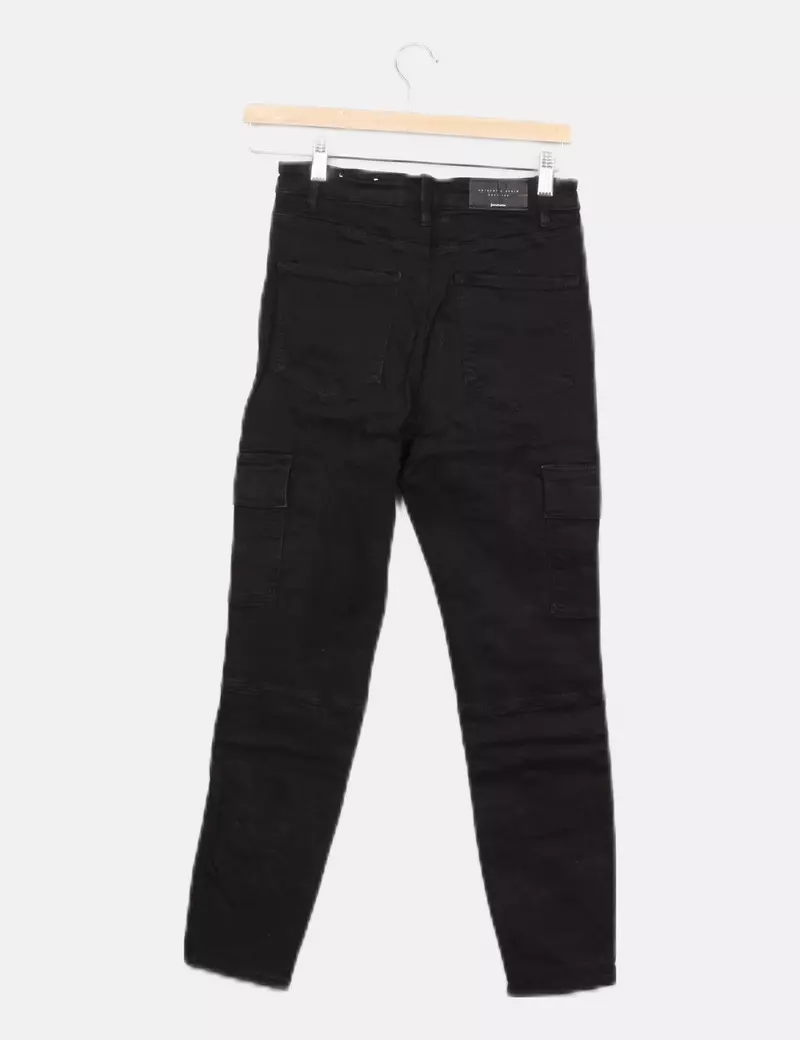 Stradivarius Pantalón negro cargo