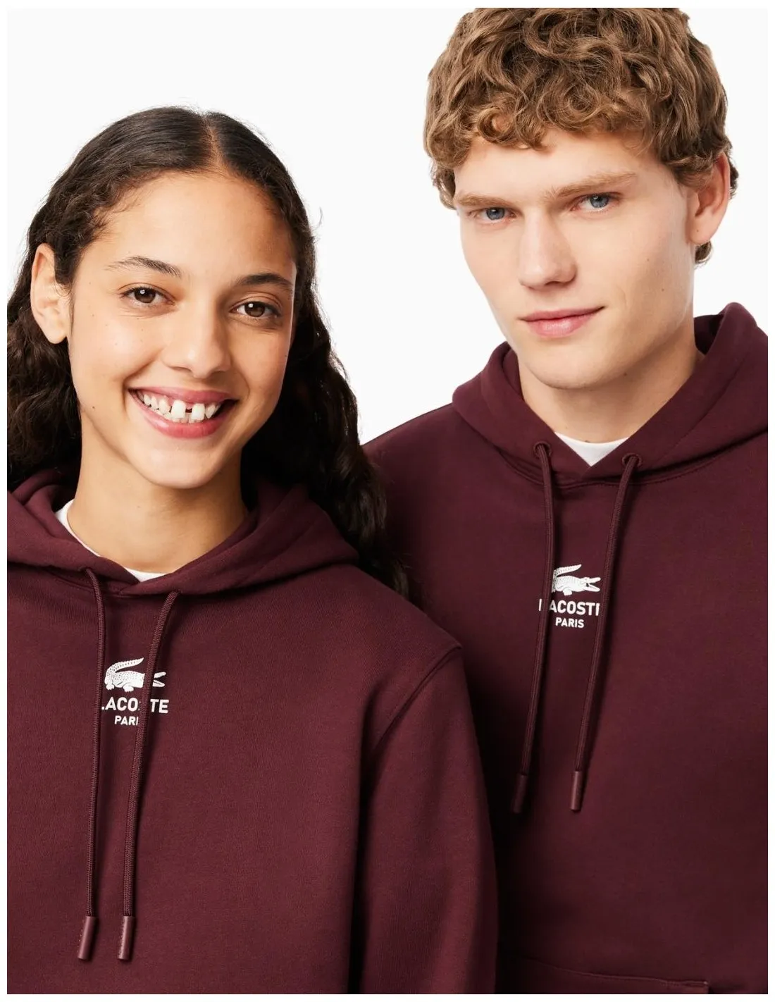 SUDADERA LACOSTE CON CAPUCHA ESTAMPADA BURDEOS