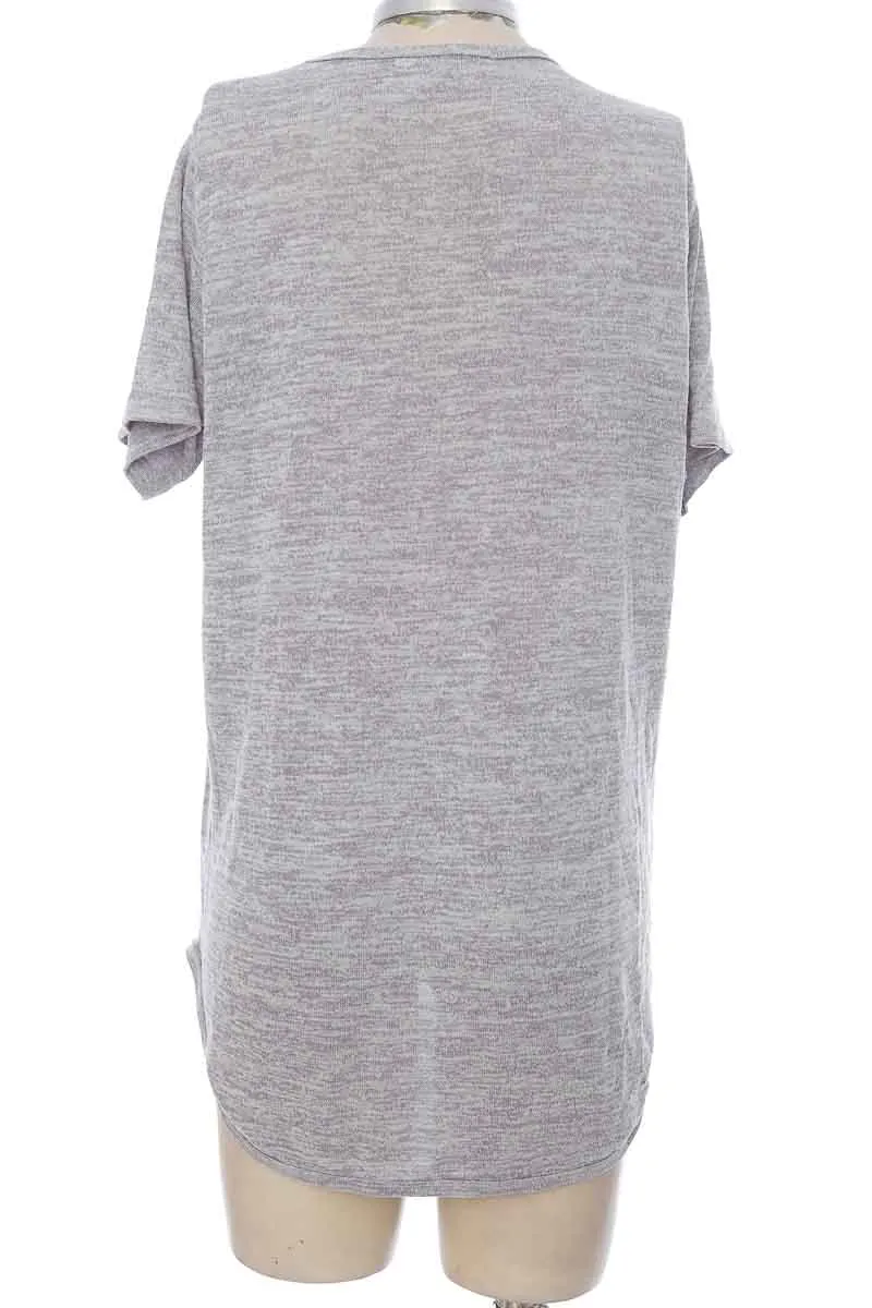 Top / Camiseta color Gris - Closeando