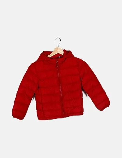 UNIQLO Pluma roja capucha