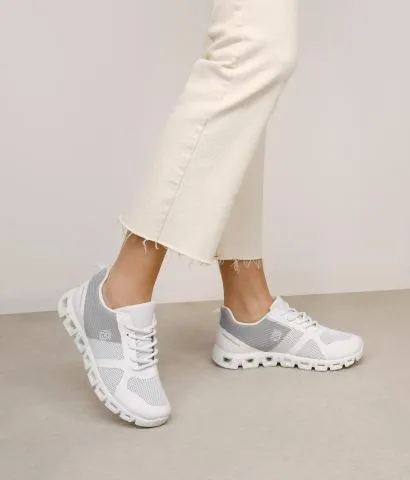 Zapatillas deportivas blancas con cordones