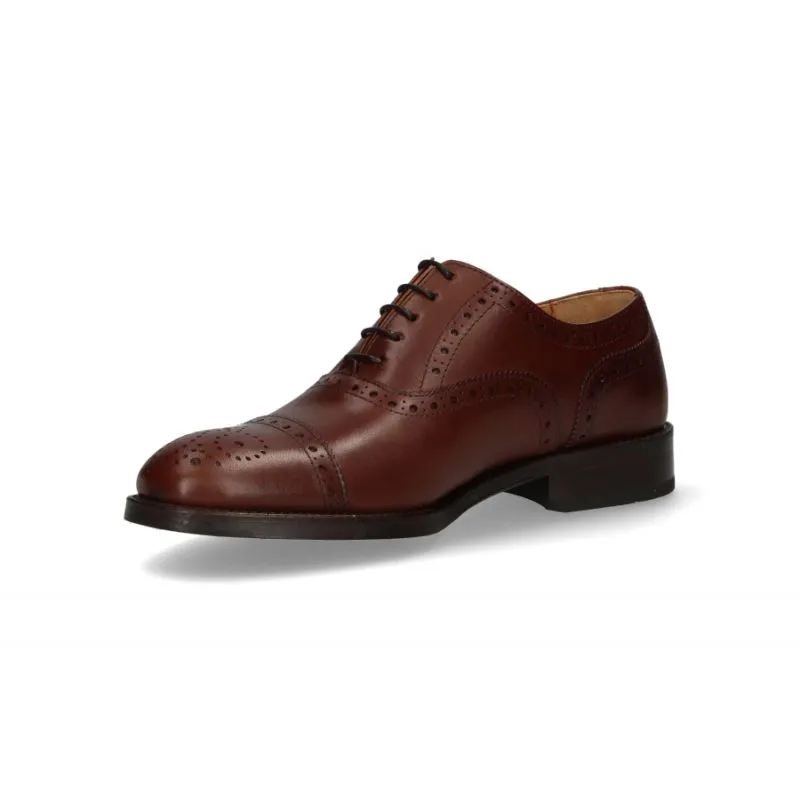 Zapato inglés brogueado marrón